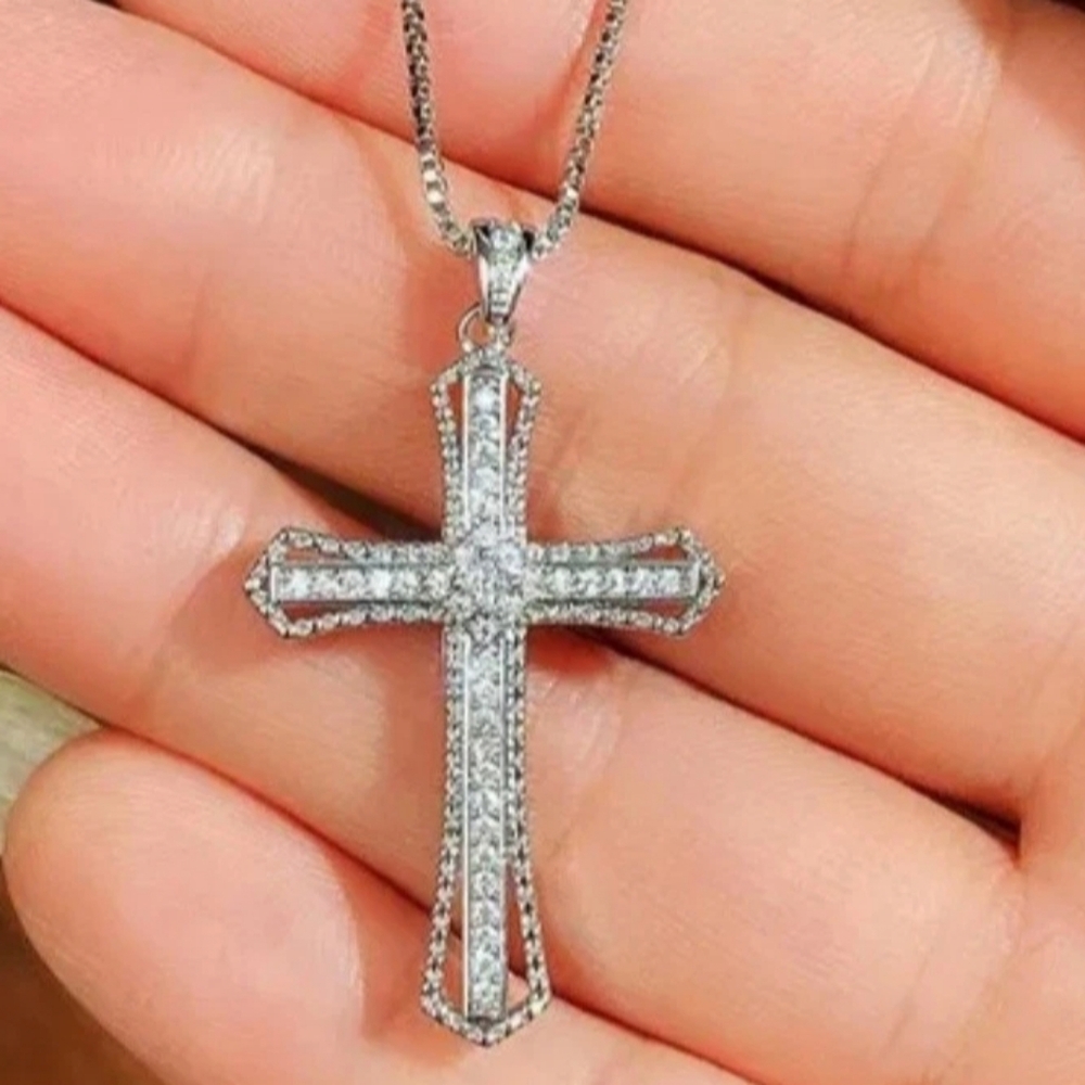 14K White Gold Plated In 1.20Ct Simulated Diamond Cross Pendant Necklace 45cm - Picture 7 of 15
